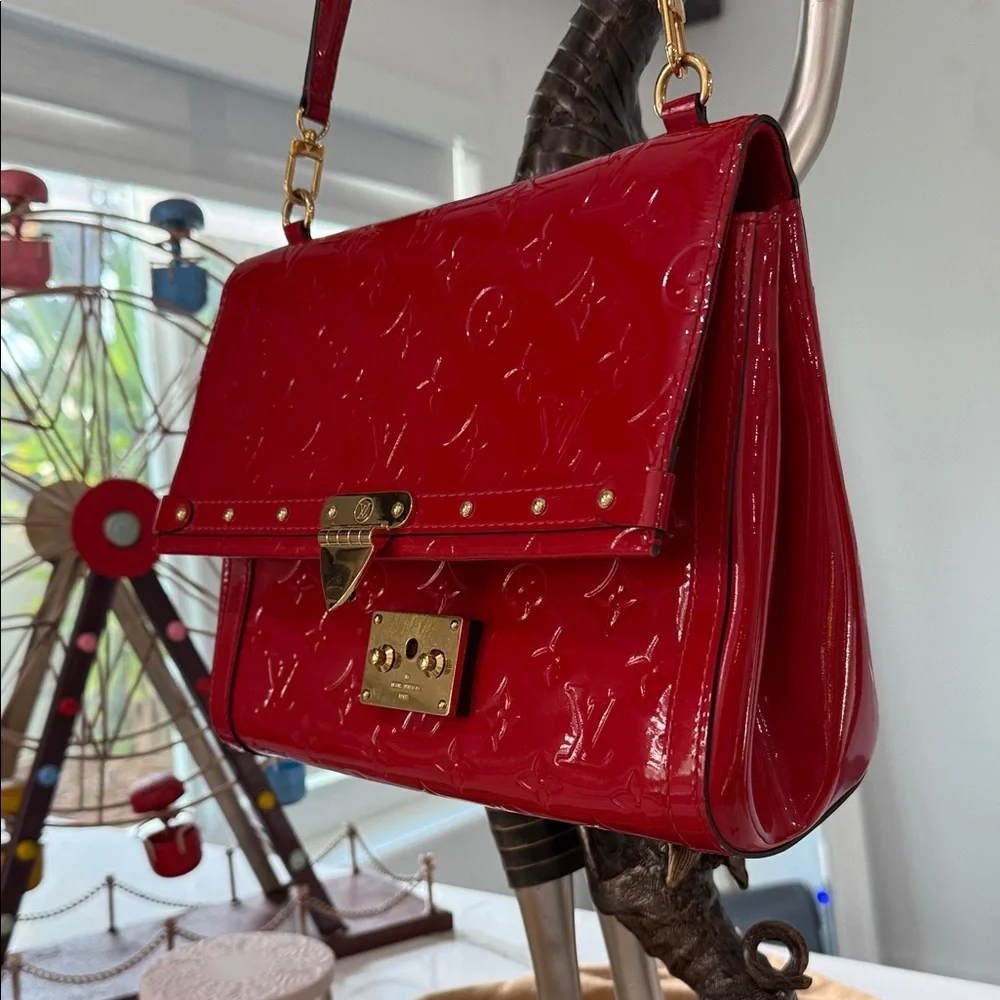 Louis Vuitton Venice Shoulder Bag Monogram Vernis: RED ♥️ - Picture 16 of 17